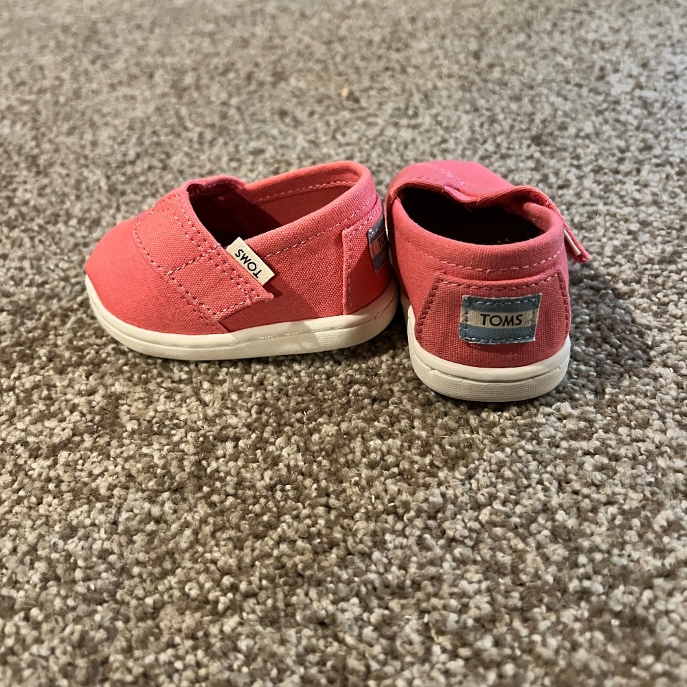 Toms baby shoes
